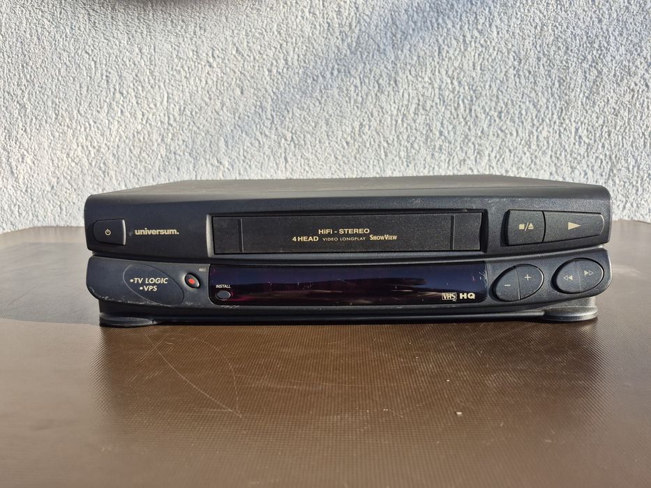Vând video casette recorder Universum model VR778