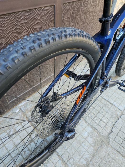 Карбонов KTM Myroon Pro 29 цола М размер 1х12 Shimano Deore Въздушна вилка Rockshox Перфектно състояние проходни оси