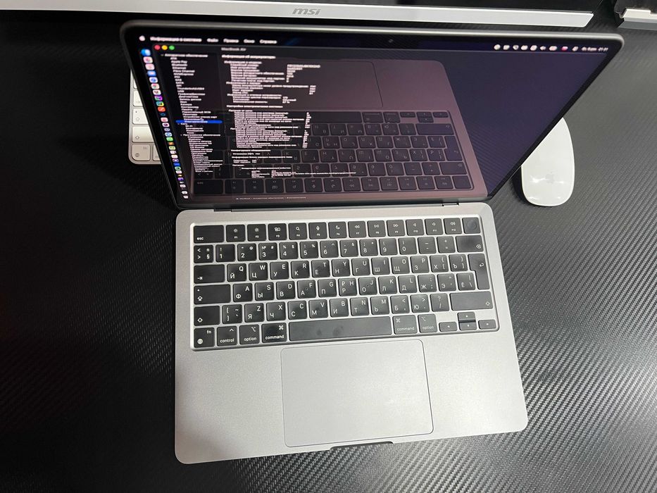 Apple MacBook Air M2 (8/256 Gb)