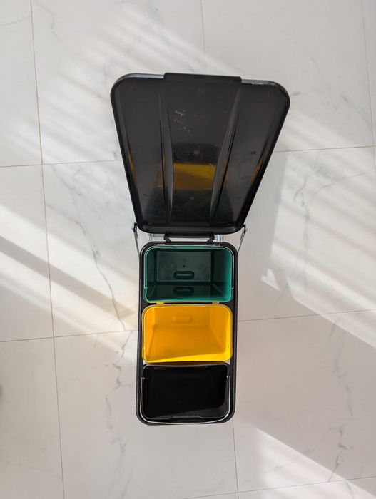 Кофа за вграждане Venus с издърпване – 3 x 8 л за разделно събиране