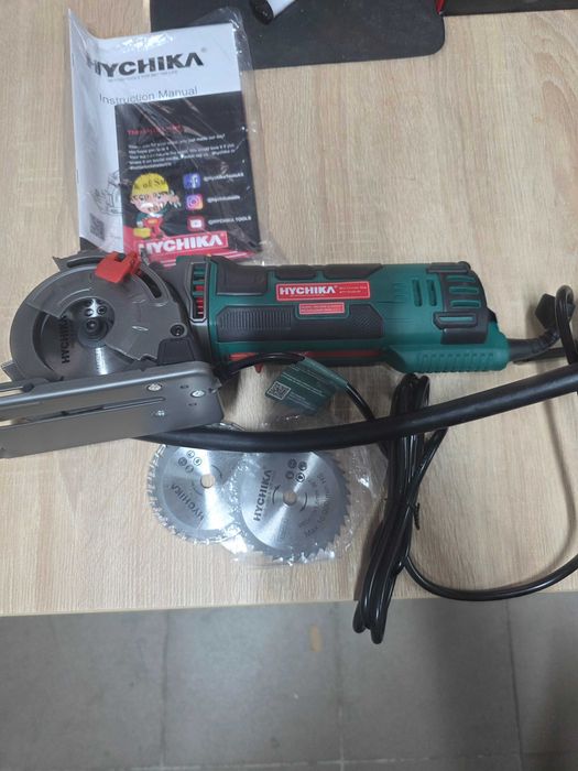 Fierastrau circular compact HYCHIKA 500W 4500RPM 3 lame incluse