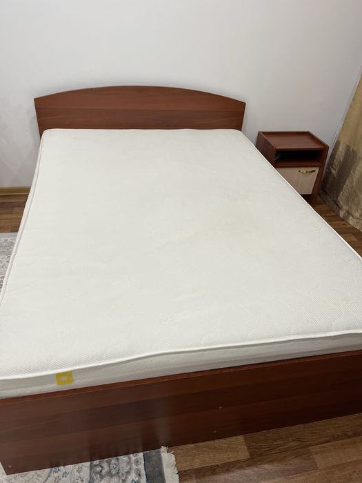 Продам спальный гарнитур