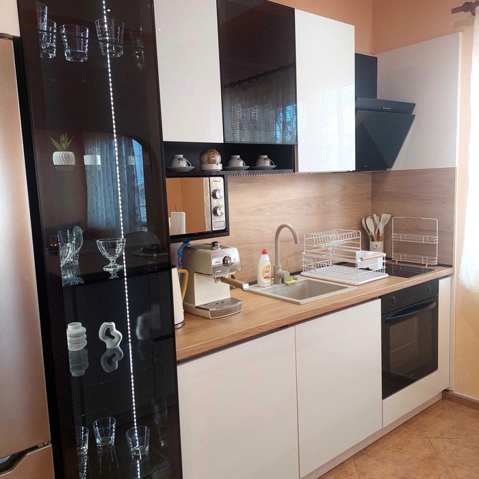 Дава се под наем Етаж от къща в Поморие - 70 кв.м за 71.4 € - Снимка #1