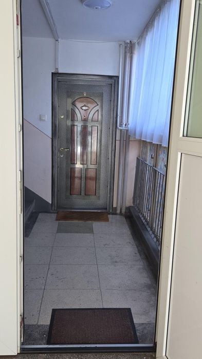 Vand/schimb apartament cu 3 camere zona centrala cu apartament/casa cu 2 camere  cu garaj inclus