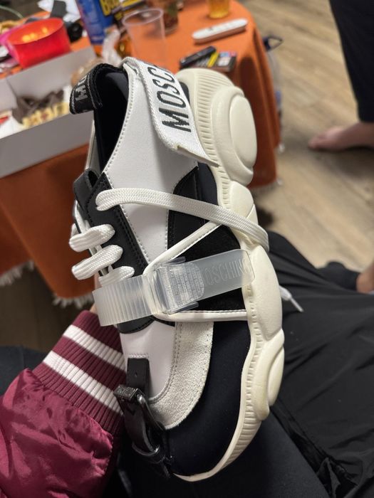 Adidasi moschino