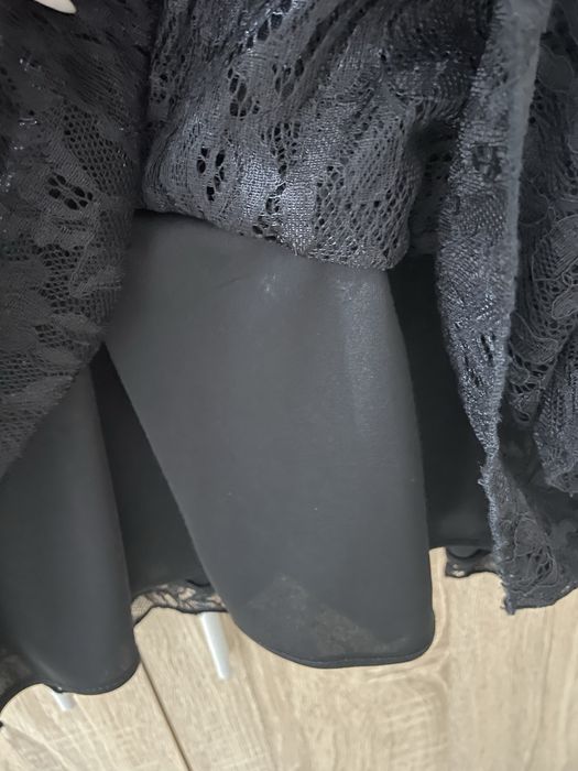 Къса рокля с дантела Zara