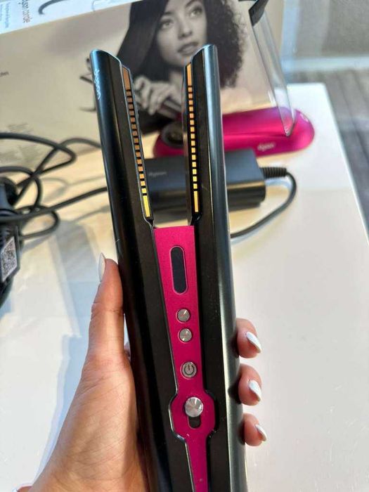 Продавам преса за коса Dyson!