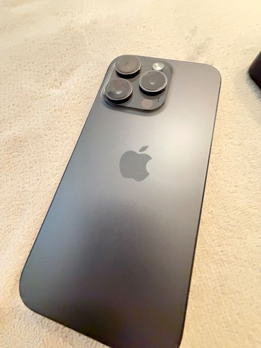 Vând iPhone 15 Pro, 256 GB, într-o stare excelentă