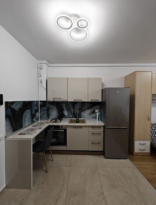 Închiriez studio metrou