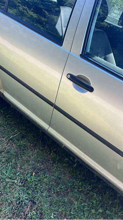 Volkswagen Golf 2000 diesel, 1.132 € — imagine 2