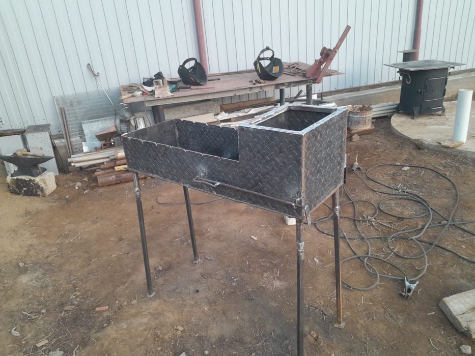 Продам мангал с ножками