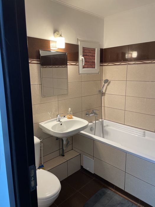 Inchiriez apartament 3 camere