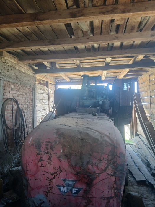 Vînd combină massey ferguson!