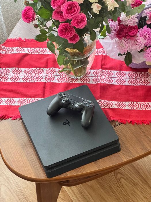 Play Station 4 Slim 1TB