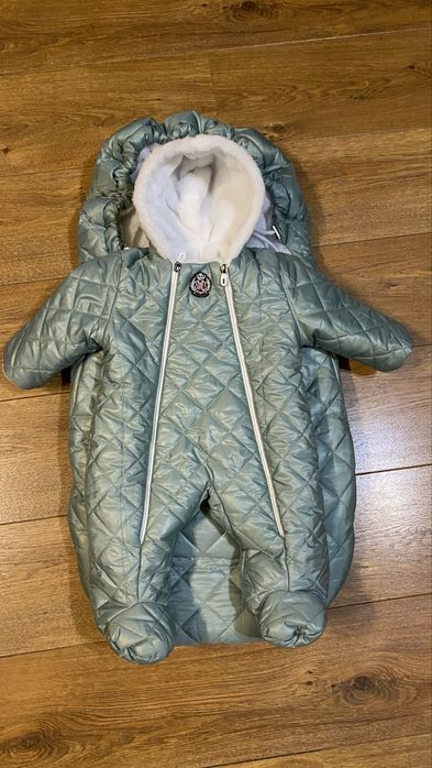 Детский комбинезон, переноска и конверт на выписку