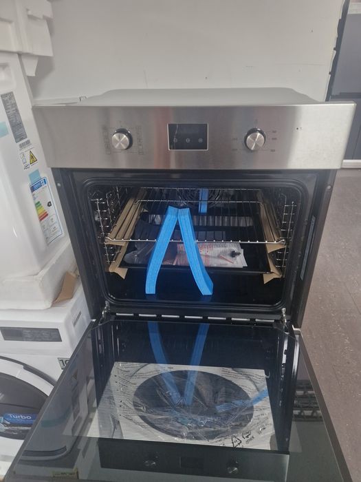 Фурна за вграждане Midea