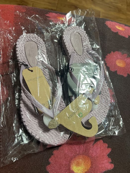 Papuci de plajă noi