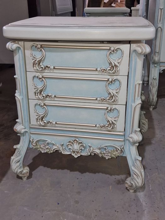 Прикроватаные тумбы