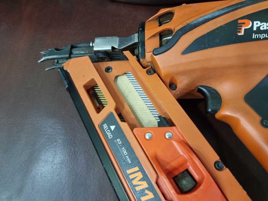 Пистолет за пирони PASLODE IM100I