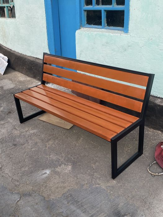 скамейки без спинок и со спинками