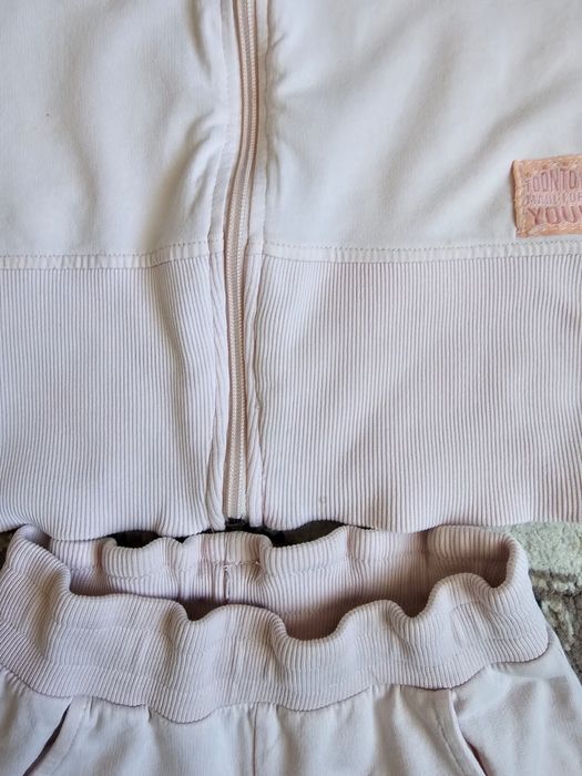 Продам костюмчик-двойку для девочек