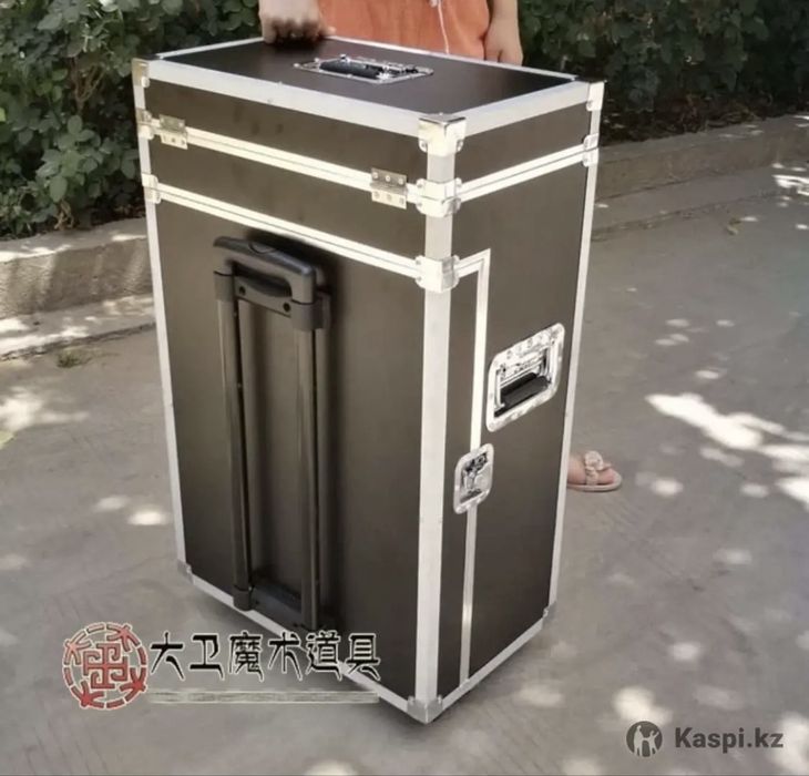 Продам чемодан-кейс