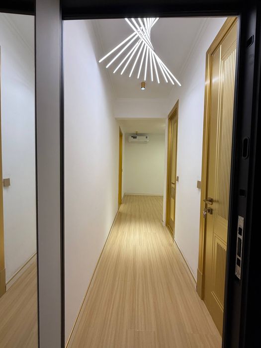 Своя!Бунедкор м!1этаж!2х комнатная в 3 ! 45кв номер 1 локация ! 81500