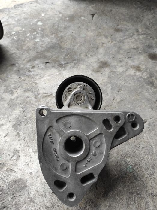 Тойота Рав 4 первое поколение. Натяжитель ремня.