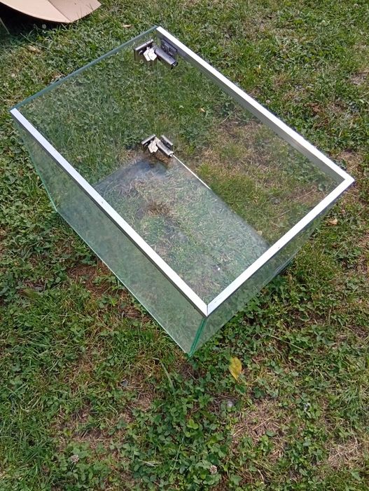 Vitrina magazin de sticla