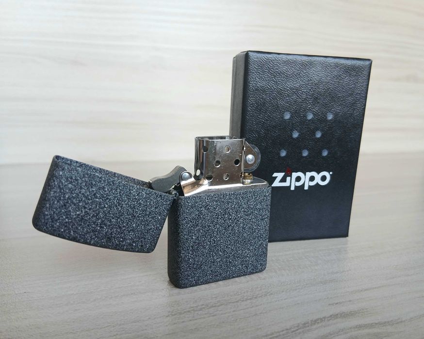 Нова запалка Zippo Iron Stone + подарък гориво