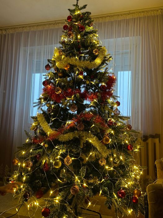 Продам ёлку с игрушками и гирляндами