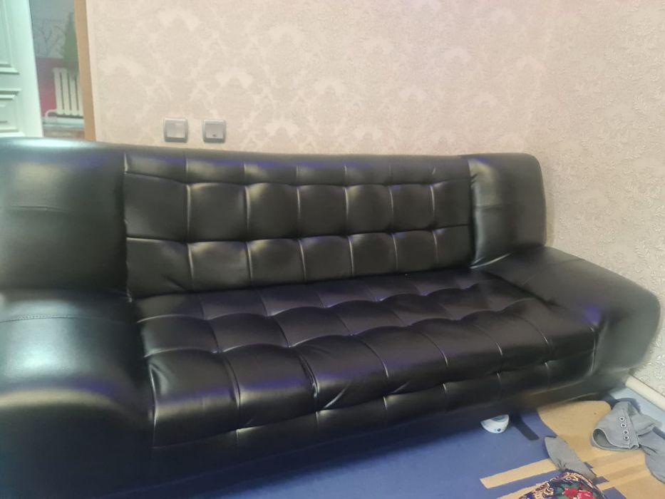 Продается кожанный диван