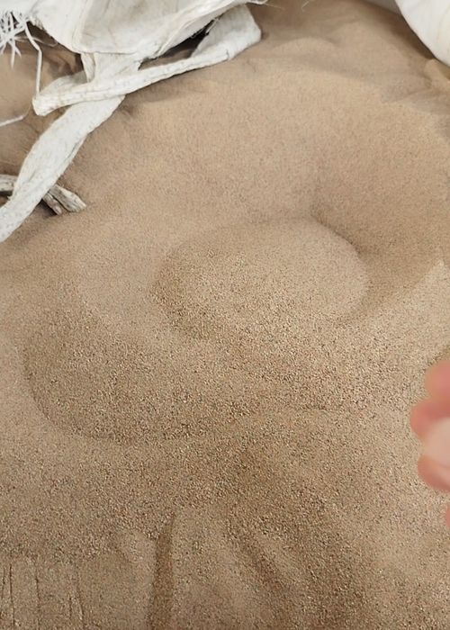 Сухой песок, фракция 0.55 (1.5 т Big-Bag)

Описание:
Просеянный, сухой