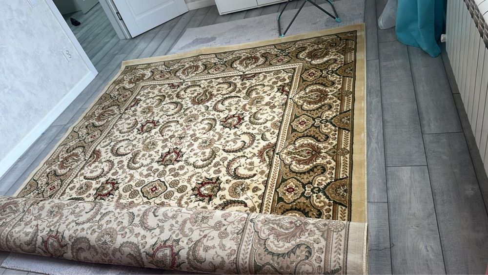 Ковры разные новые почти