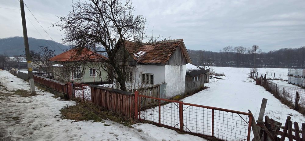 Vând sau schimb teren+casa , cu apartament sau spațiu comerical