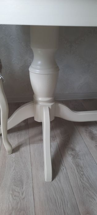 Продам стол для гостиной