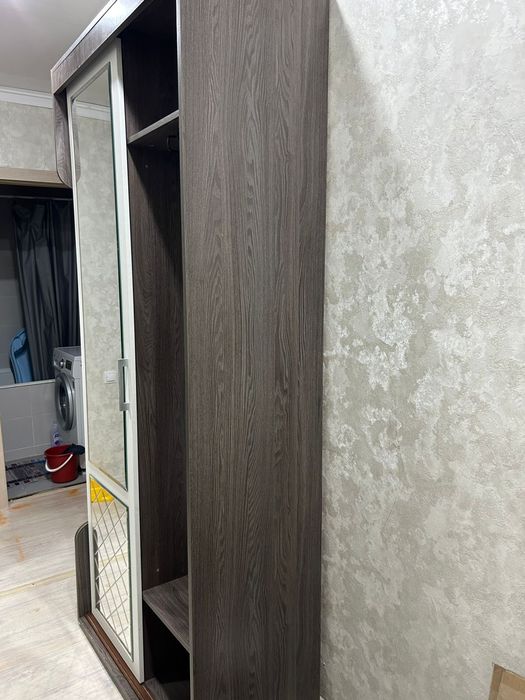 Продам. прихожую