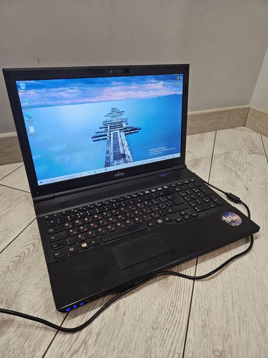 Fujitsu i5 ноутбук
