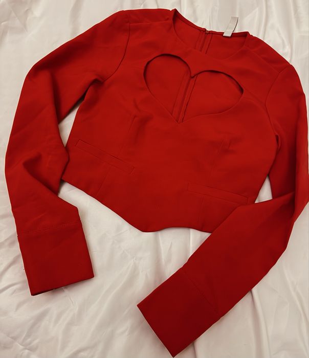 Кофта с вырезом