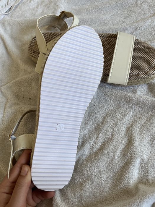 Елегантни дамски сандали