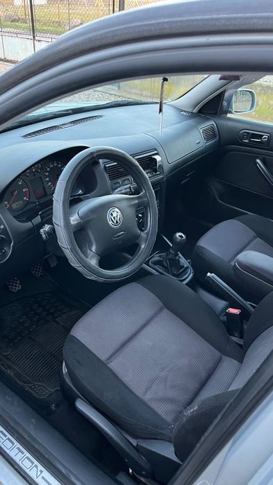 Vând Golf 4 1.6 benzină 16v