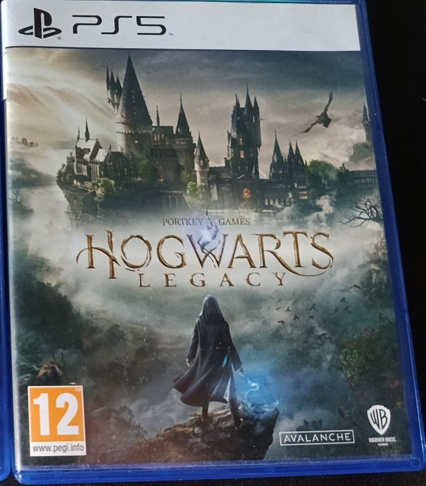 Игры на PS 5. Две игры на PS5 Silent hill 2 и Hogwarts Legasy.