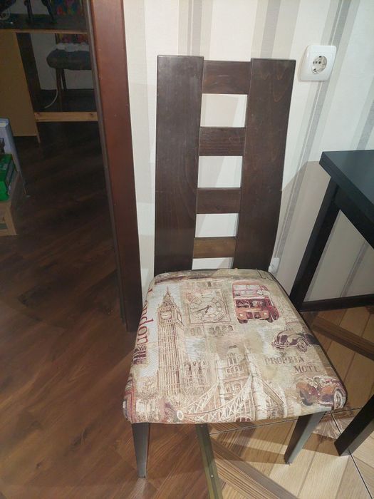 Обеденный стол со стульями