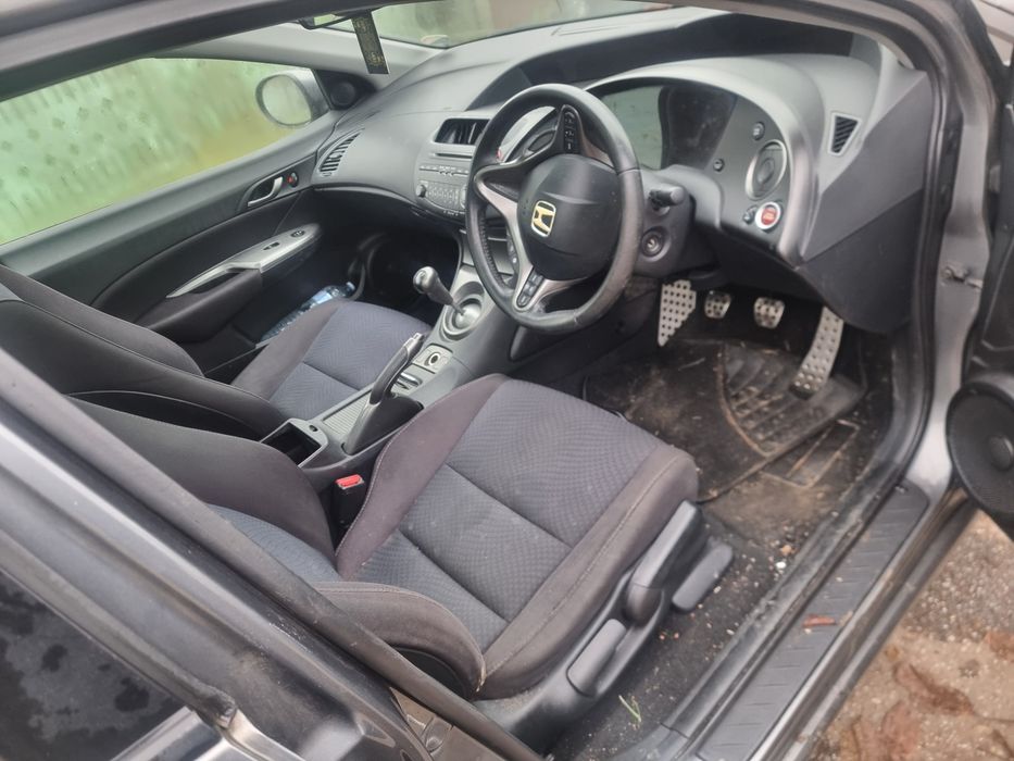 Dezmembrez Honda civic 1.8 i-vtec 2010