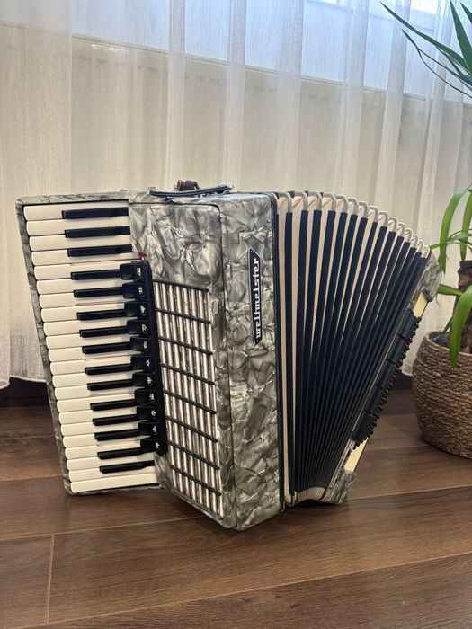 Acordeon Weltmeister Stella cu 96 de basi ton de orga