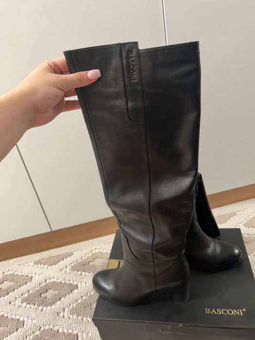 Продам женские сапоги