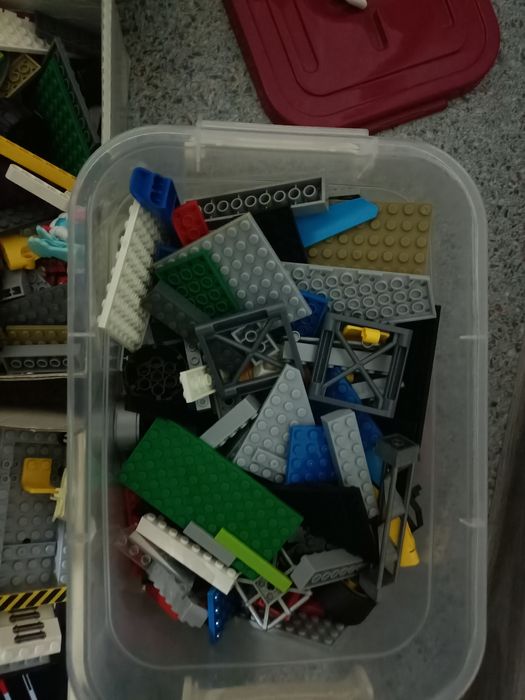 Лего  1 контейнер 2 коробки