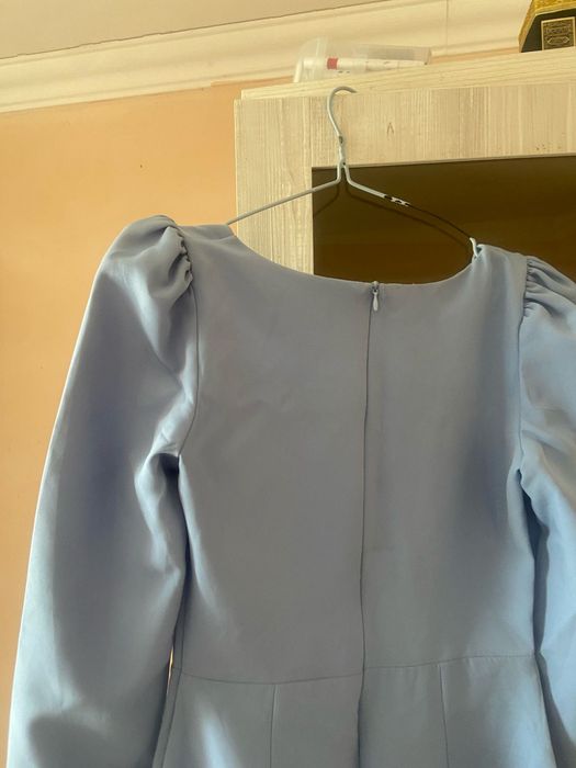 голубое платье продаю срочно