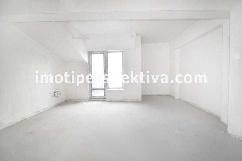 Продава се Тристаен апартамент в Пловдив, Кършияка - 100 кв.м за 1984 €/кв.м - Снимка #1