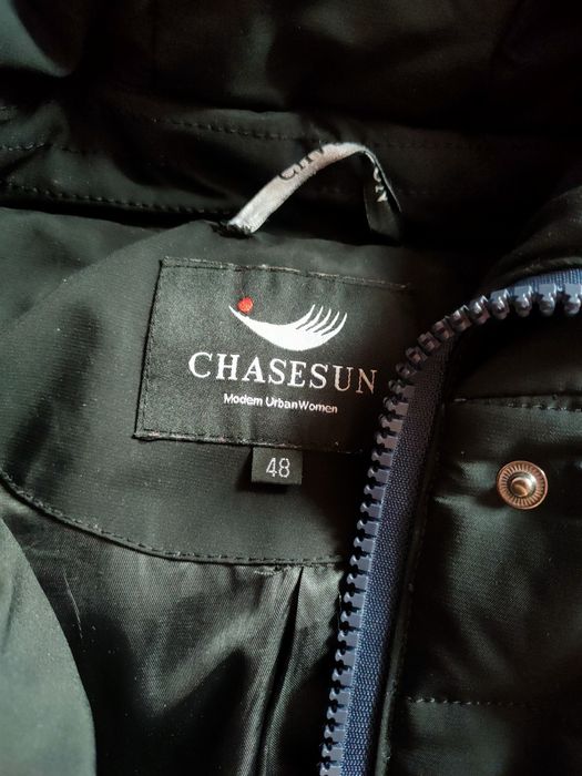 Зимний пуховик с капюшоном